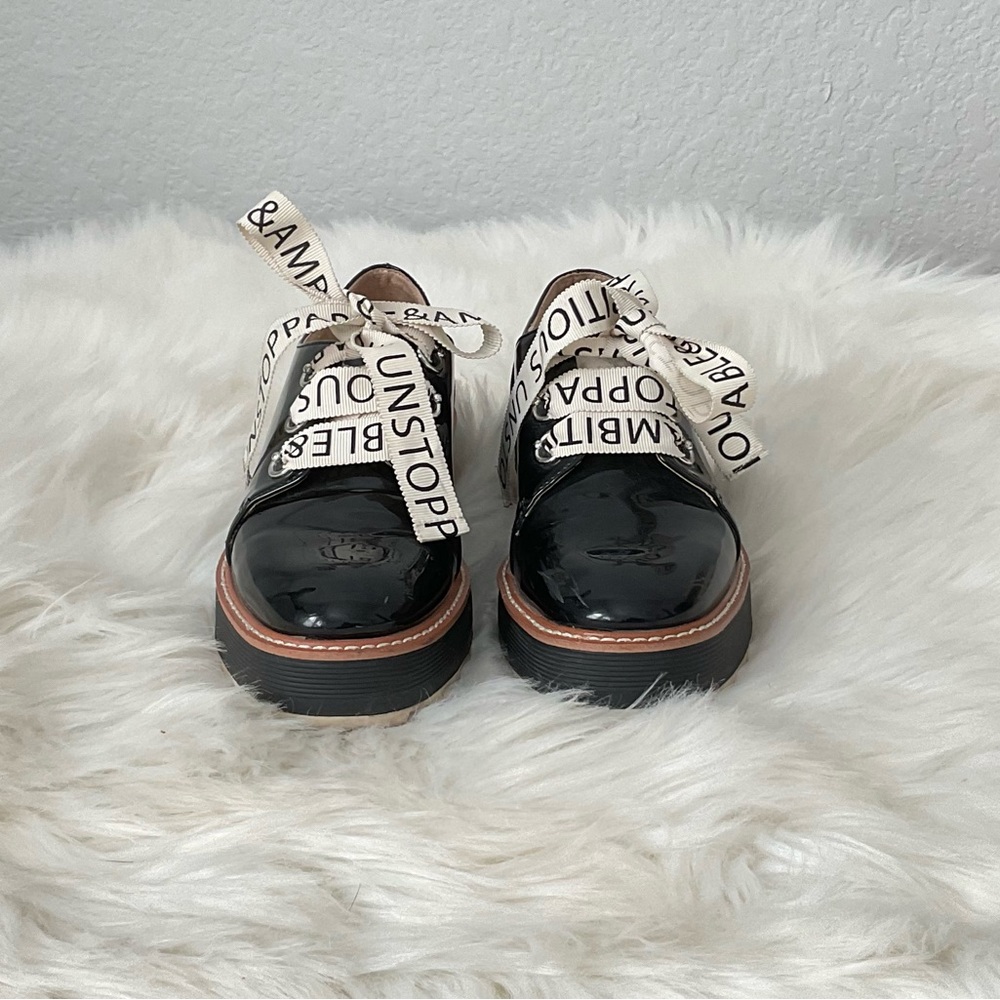 ZARA FAUX PATENT BROGUES WITH SLOGAN PRINT BOW - Picture 2 of 7